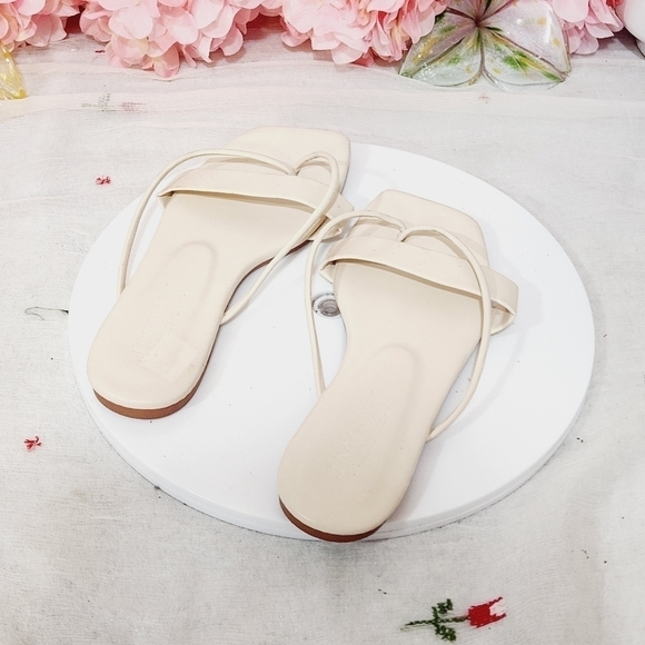 JMGXY Minimalist Thin Strap Thong Cream Sandals Size: 8 - Picture 6 of 12